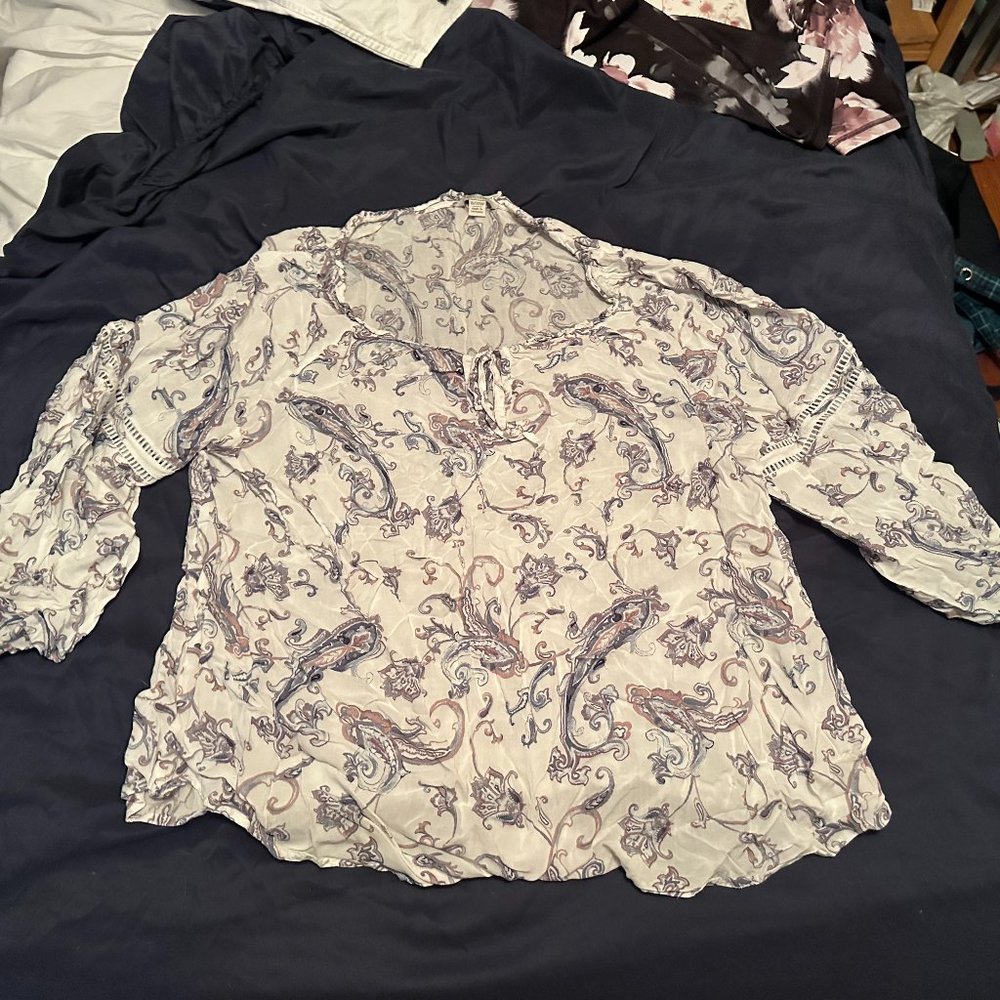 Cato Plus Boho Top Size 2X 18-20 White with Purple Paisley Floral Print